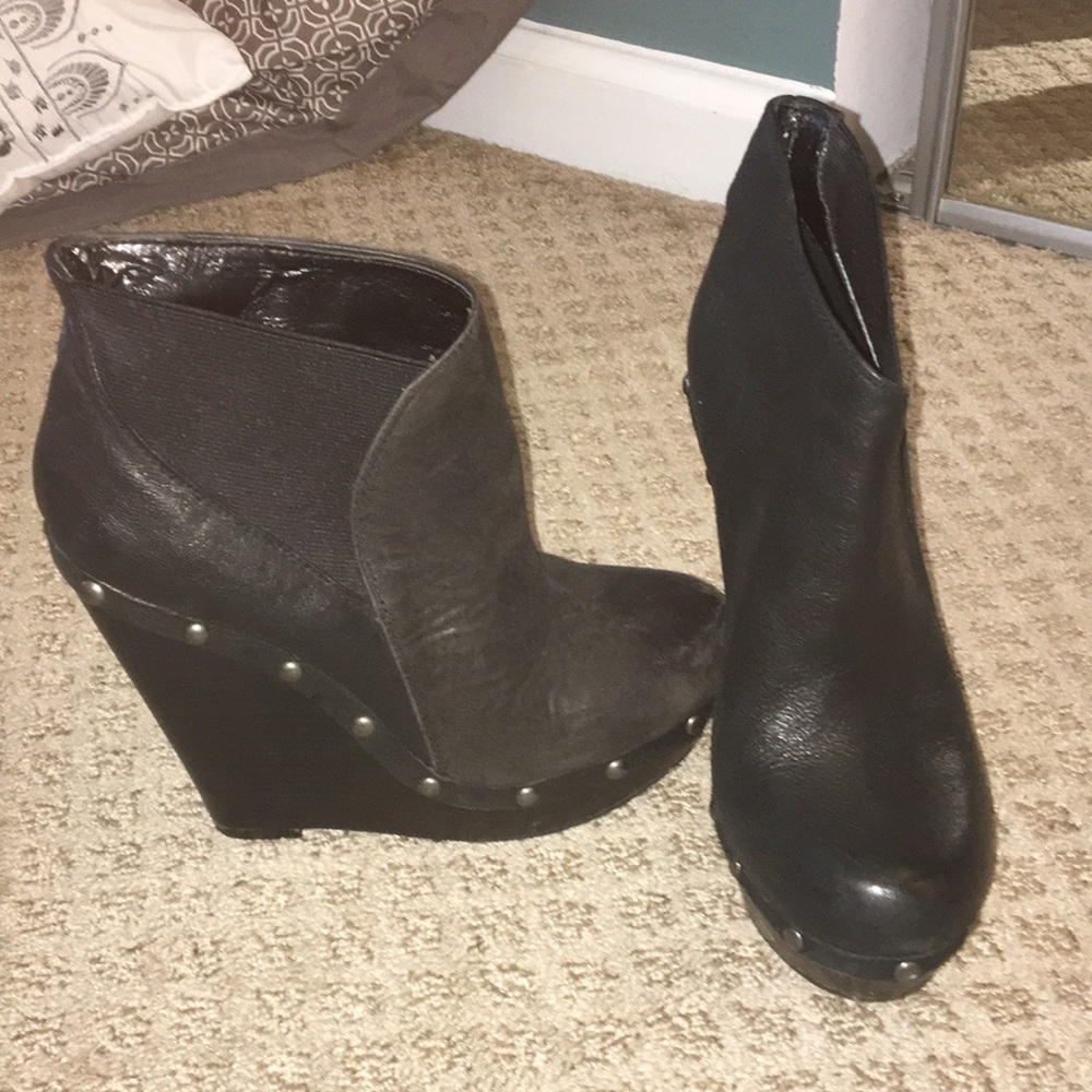 Jessica Simpson—Black Clog Booties